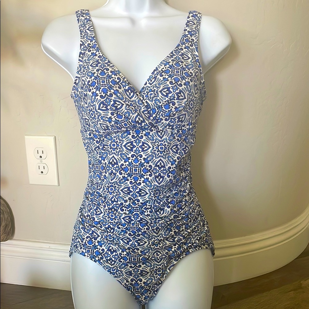 Seekers of Australia One Piece V neck Swimsuit size S